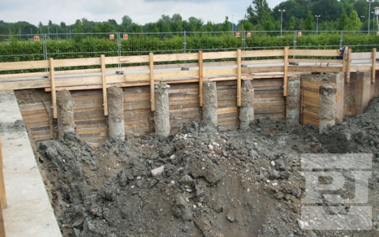 Bohrpfahl-mit-Holzausfachung